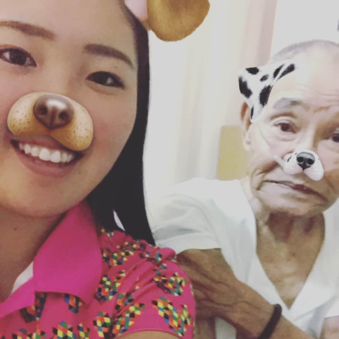 古江彩佳さんのインスタグラム写真 - (古江彩佳Instagram)「1週間がたった今 2月4日を命日に87歳で祖父が亡くなりました。  私の事を凄く大事にしてくれて、小学生の時にはいっぱい一緒に遊んでくれてすごく良い思い出でした。  大好きな大切なおじいちゃん これからも天国から見守ってて下さい 今までお世話になりました。ありがとう🌻 #おじいちゃん#これからも#頑張るね」2月11日 17時44分 - ayaka_furue27