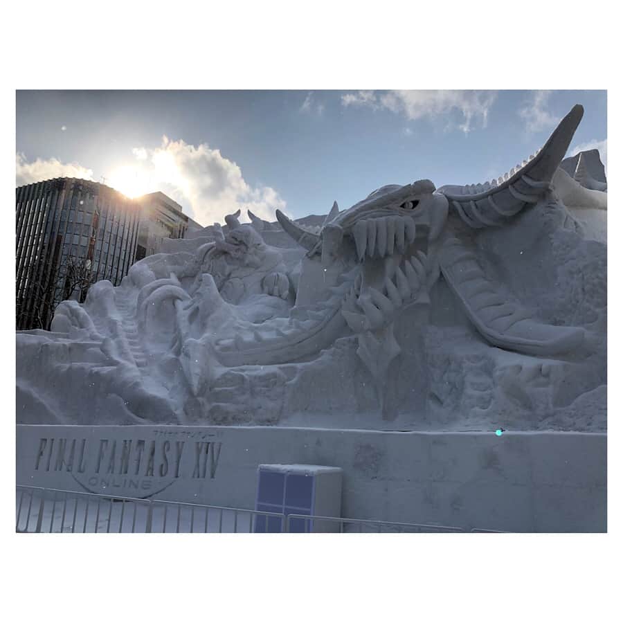 武田奈也さんのインスタグラム写真 - (武田奈也Instagram)「⛄️💖 #雪まつり  #札幌 #冬の競技だけど寒いの苦手。 #道が凍ってて滑るの怖い。 #北海道ご飯おいしい😋 #うにすき🍣 3月からプレーオフ応援してます😊❤️ これから帰って夜練⛸ #67」2月11日 17時54分 - nana___takeda