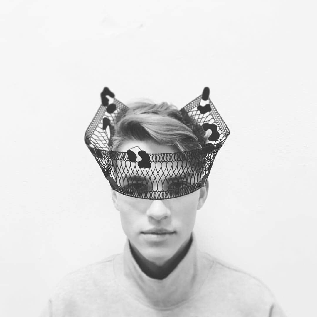 ピアーズアトキンソンさんのインスタグラム写真 - (ピアーズアトキンソンInstagram)「#preview : @leonmarwinkaiser, our #inhouse #emergency #fittingsmodel, wears #ss18 #leopard #mask - #alltheRAGE.  Intros by @jenny_runacre 😘」2月11日 18時47分 - piersatkinson