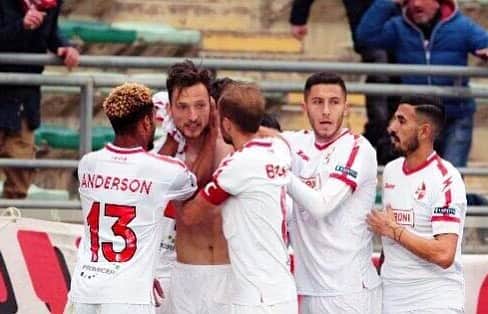 リボル・コザークのインスタグラム：「Grande gruppo Grande vittoria! Avanti così💪  Happy for the goal⚽️ I was waiting for this moment so long after injuries #alwaysbelieve #nevergiveup #forzabari⚪️🔴」