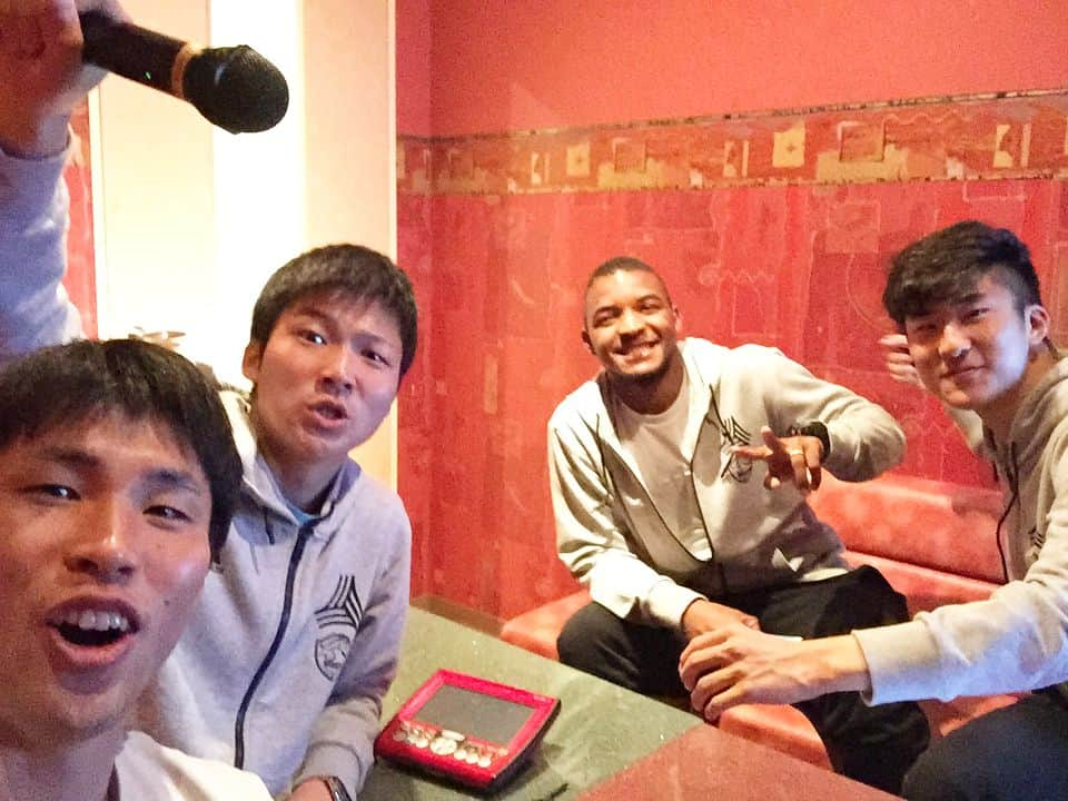 蜂須賀孝治さんのインスタグラム写真 - (蜂須賀孝治Instagram)「4人でカラオケ🇯🇵🇧🇷🇰🇷 Ai Se Eu Te Pego🎤」2月11日 22時31分 - koji_hachisuka