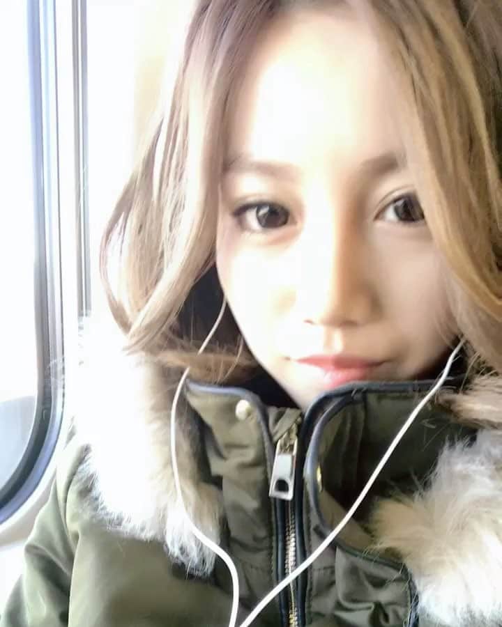 のインスタグラム：「のどかやわ〜 . #おはようございます #のどか #自然 #眠たい #動画 #ポッケにはカリカリ梅常備 #広がる大地 #青い空 #鳴り止まない私のお腹 #プライスレス #キャンシンコーン」