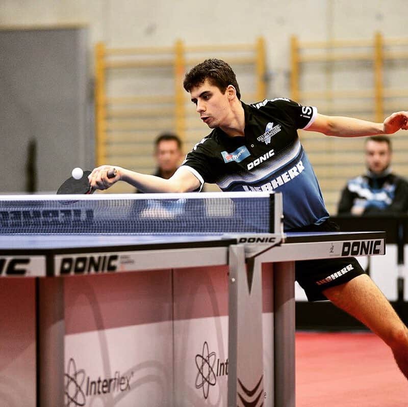 ヤクブ・ディヤスのインスタグラム：「Ten weekend mogę zaliczyć do udanych!🏓😄 Cenne 2 zwycięstwa nad drużyna FC Saarbrücken💪Dzisiejszy mecz zakończył się wynikiem 3:2 dla mojej drużyny @ttfliebherrochsenhausen .👏🎉 Gratulacje dla całej drużyny za super walkę👍👏Ja szczególnie cieszę się że zrobiłem 2 punkty pokonując Patrica Franziske 3:0 i Bojana Tokica 3:2!🙌💪👌 Great weekend for my team!🏓😄We had 2 important victories over FC Saarbrücken💪 Big congratulations to my teammates @hugocalderano @thejoaogeraldo @simongauzy @yutomuramatsu  I’m really happy that I could win my both matches today against Patrick Franziska 3:0 and Bojan Tokic 3:2🙌💪👌 We did tonight one more step  to qualify for Play-offs!!:) #bundesliga #oxnation #greatday #victory #ttfochsenhausen #teamwork #greatatmosphere👌 📷: @n.i_c.o」