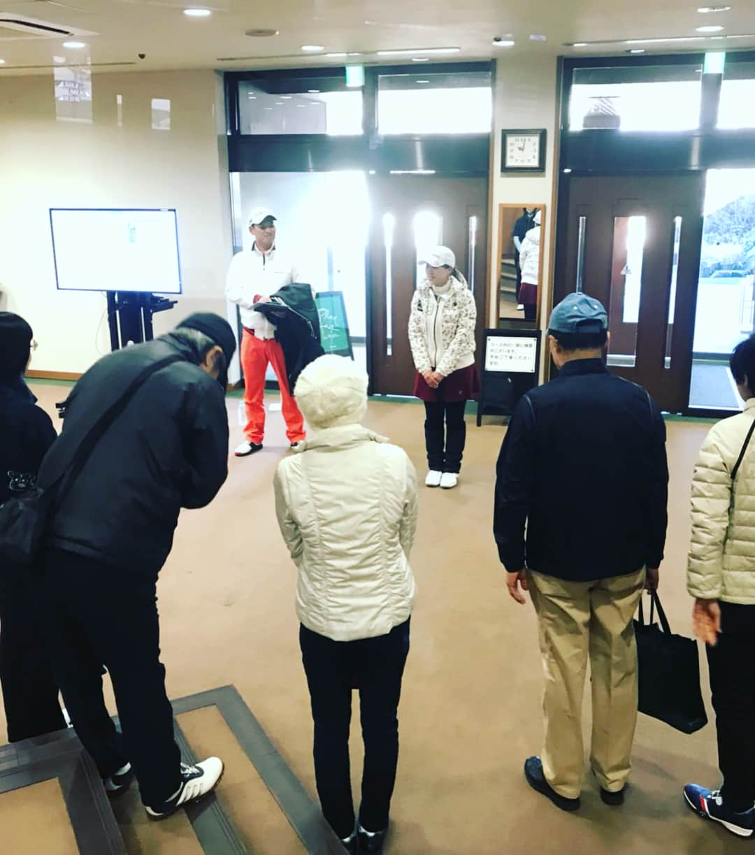 笹原優美さんのインスタグラム写真 - (笹原優美Instagram)「☆ ⛳️桜ヶ丘カントリークラブ⛳️ メンバー限定レッスン会 & ワンポイントレッスン会 すべて無事に終了しました\(^^)/✨ ✴︎ 参加してくださった皆さんの表情から 満足していただけた様子が伝わってきたので とても安心しました☺️ 成功してよかった〜💓 ✴︎ 抽選で外れてしまった方もいらっしゃったので、 またこのようなイベントを企画して 参加させていただければと思います😸👏🏻 ありがとうございました‼︎🧡 #ゴルフ#golf#ゴルフレッスン #京王#京王電鉄#KEIO #桜ヶ丘カントリークラブ ☆ 今回もまたまた和田コーチに レッスンをサポートしていただきました🙇‍♀️ 本当にありがとうございました😭！！ #和田泰朗#TeamWADA #USGTF#マスターライセンス #笹原優美 #ジュンアンドロペ#ジュンロペ #junandrope#ゴルフウェア#ゴルフコーデ #女子ゴルフ#ゴルフ女子」2月12日 18時12分 - yumi_sasahara_official