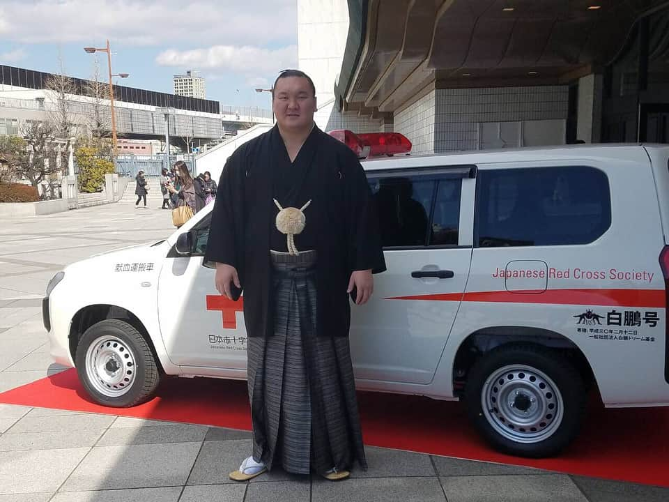 白鵬翔さんのインスタグラム写真 - (白鵬翔Instagram)「三年ぶりに血液運搬車を贈る事と東日本大震災の募金活動をしました」2月12日 13時34分 - hakuhosho69