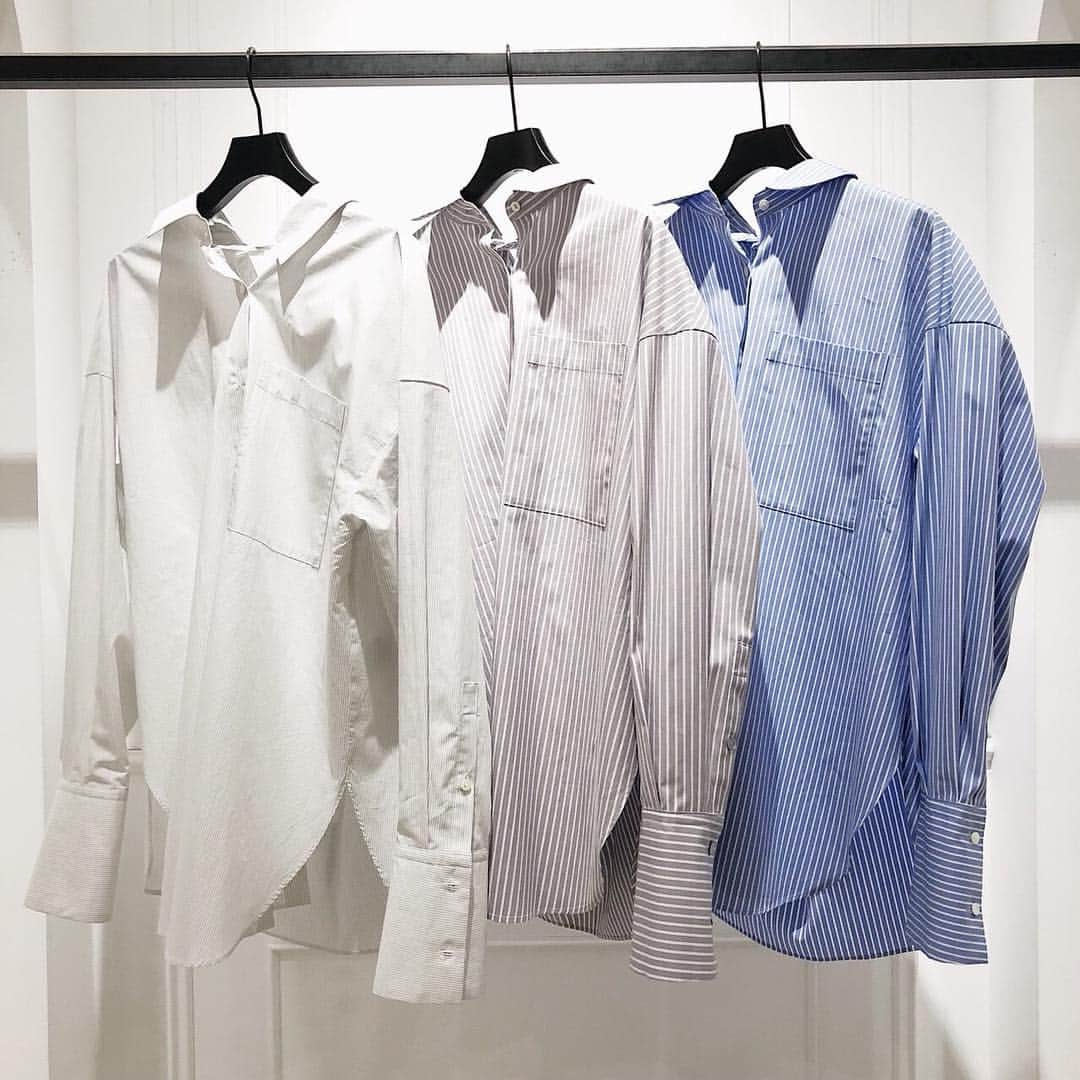 ルシェルブルーさんのインスタグラム写真 - (ルシェルブルーInstagram)「pick up item... ・ 【LE CIEL BLEU】 Back Conscious SH #white  #gray  #blue ¥21,000+ tax ・ #lecielbleu #irene #221restir #restir #fashion #ootd #outfit #collection #spring #summer #18SS」2月12日 14時02分 - lecielbleu_official