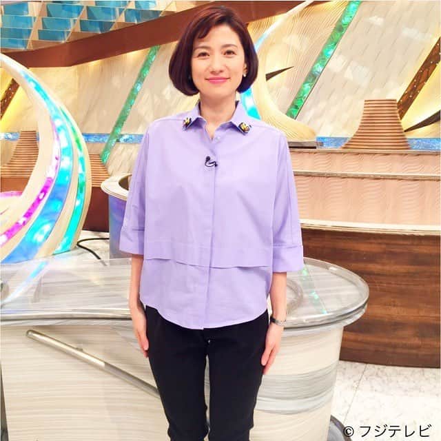 フジテレビ「とくダネ！」のインスタグラム：「久しぶりに梅津アナのファッションチェックです👗 実は襟元にハチのスパンコール刺繍があるラベンダーシャツがポイント🐝ブランドはシネカノンでした😌  #とくダネ #女子アナコーデ #梅津弥英子 #シネカノン #スタイリスト #岡のぞみ」