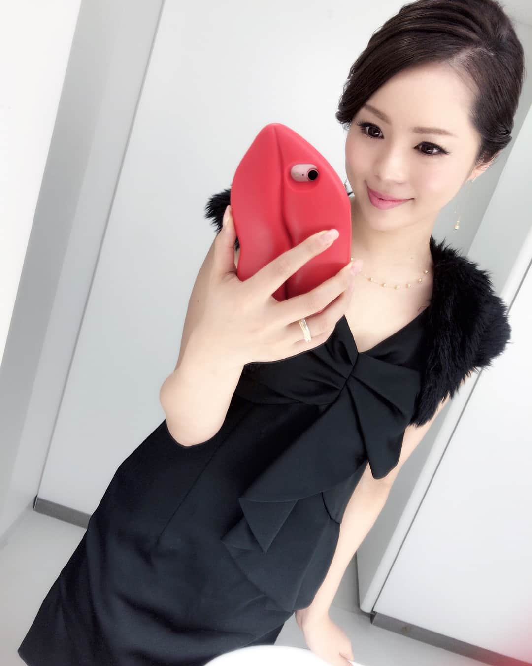 近藤英恵さんのインスタグラム写真 - (近藤英恵Instagram)「イタリアンゴールドに合わせたブラック衣装と夜会巻きのきろく。 #お仕事#生放送#ショップチャンネル#イタリアンゴールド#衣装#夜会巻き#hairstyle#hairset#hairmake#近藤英恵#髪型」2月13日 3時35分 - hanachan93