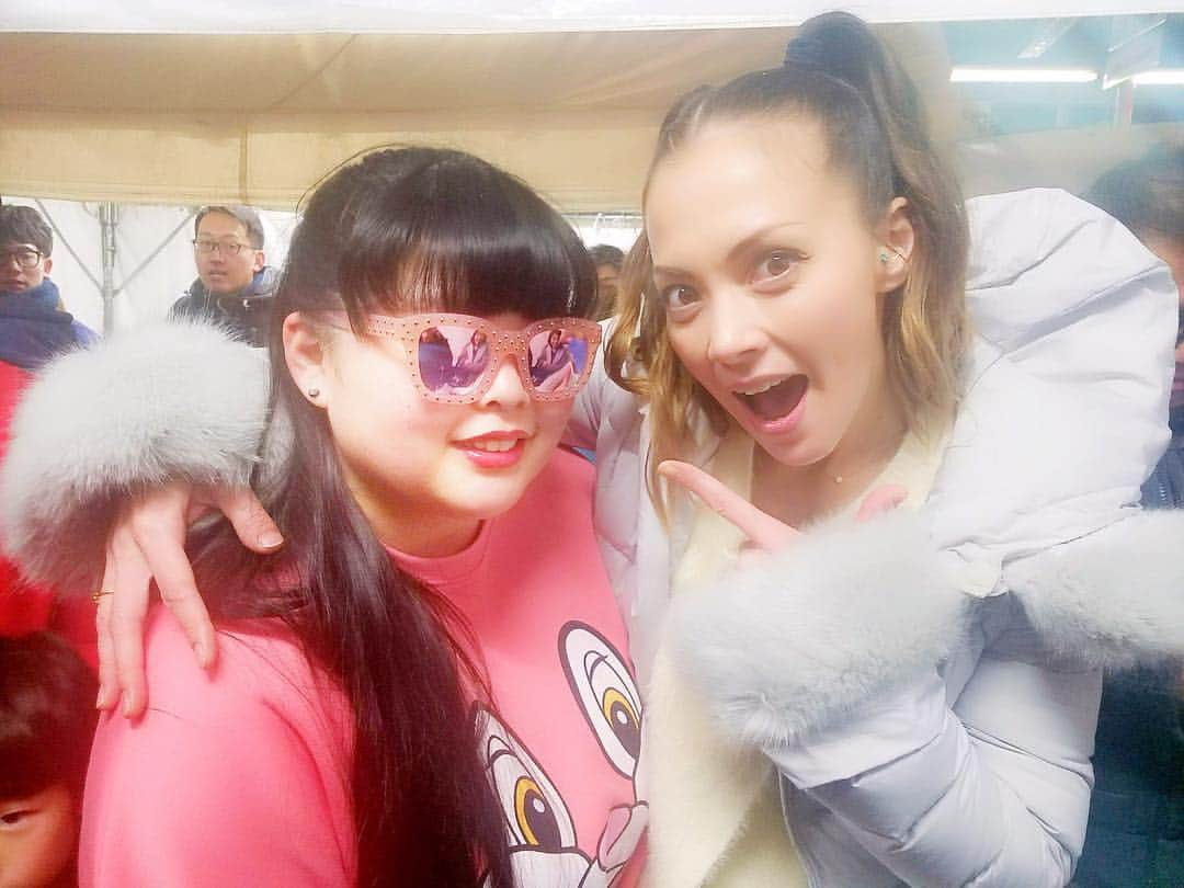 みくぴのインスタグラム：「昨日のTonya EXPO来てくれた方ありがとうございました！！✨ とても楽しくて終始テンションブチ上がりでした🌈😍❤️ そして、土屋アンナさんとお写真撮って頂きました🤩 とても素敵な方でした！！！ #みくぴ #Popteen #watanabenaomi #そっくりさん #EXPO #岐阜 #みんなテンション高め #ありよりのあり #また行きたい #土屋アンナさん #実は誕生日一緒 #下妻物語が大好きだった #TSUTAYA #行けばずっと借りてた #店員さんに前回も借りてますがって #いつも言われてた #本当に嬉しい」