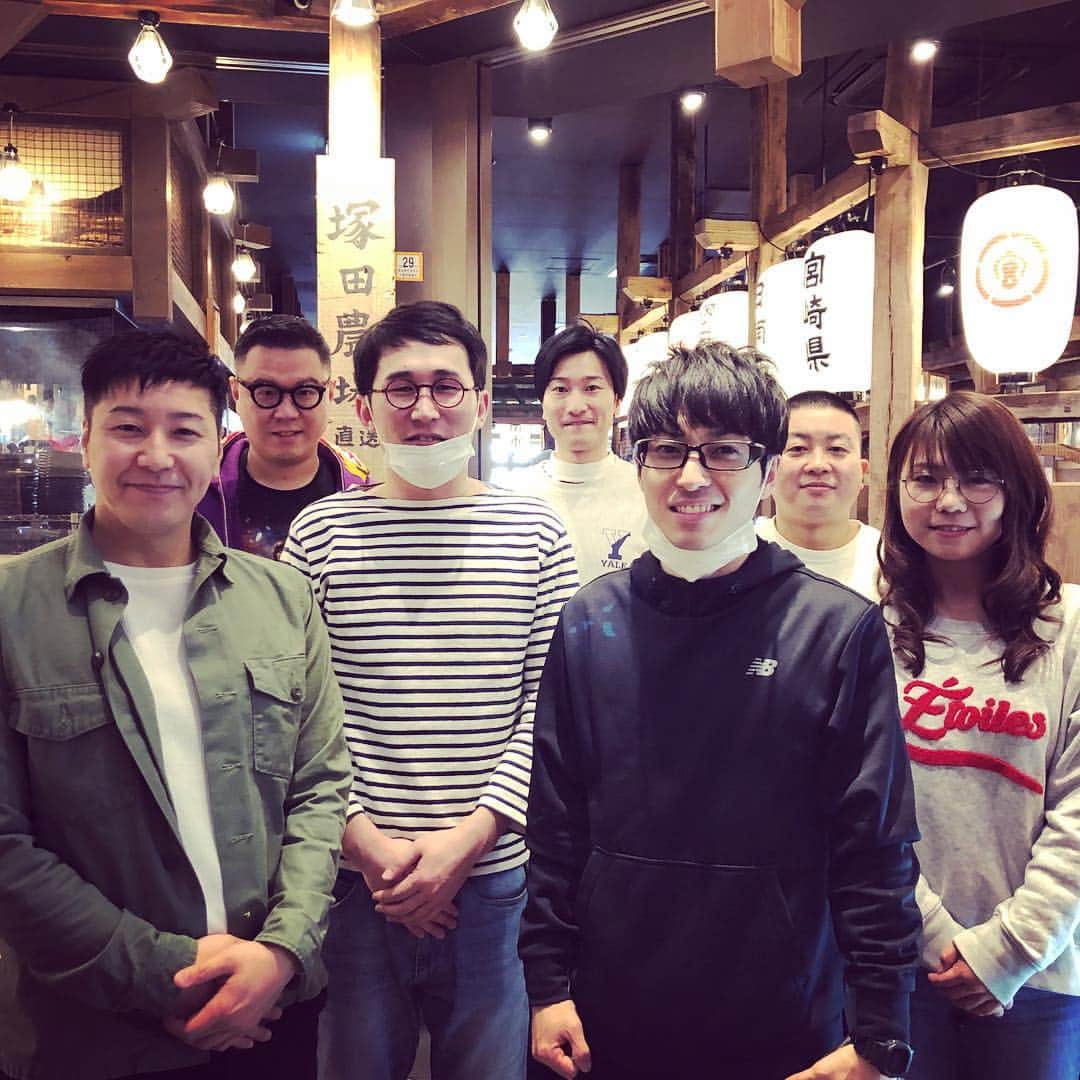 長田庄平のインスタグラム：「みんなで幕張でお昼ご飯 #この数時間後に #R-1の決勝に行くなんて #塚田農場の奇跡 #チョコレートプラネット #シソンヌ #相席スタート #井下」