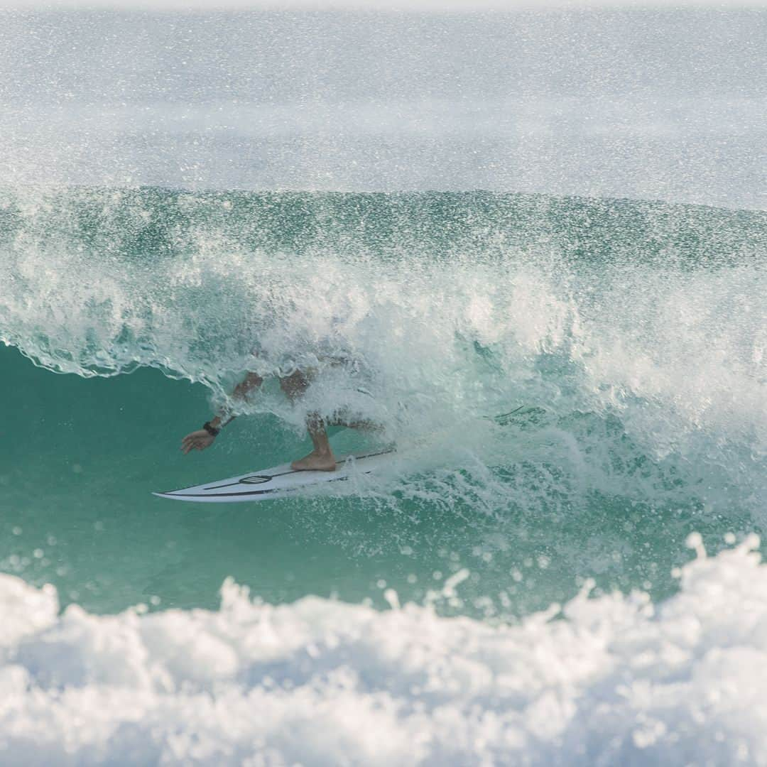 クリス・ヘムズワースさんのインスタグラム写真 - (クリス・ヘムズワースInstagram)「Probably didn’t make it outta this but nobody will ever know because the last frame was destroyed 👌@emerysurfboards 📷@_mackmedia @australia @southaustralia」2月12日 21時09分 - chrishemsworth