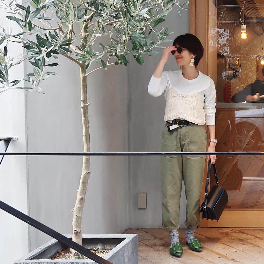 のインスタグラム：「🦖🌿🌵 * ニットビスチェをロンTにドッキングした1枚☺︎ * ニットとカットソーの風合いに苦戦したやつ♡ どっちもお気に入りの新作♡ * 休日、主人とジムに行ったスッキリ帰り道でした☕️主人はカメラを持つのも厳しそうな筋肉痛の様子でしたw * #masaco服  #MACHATT #marni #ootd#outfit#fashion」