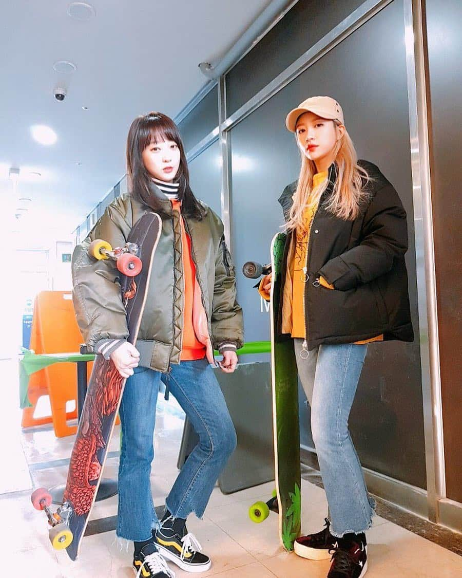 EXIDさんのインスタグラム写真 - (EXIDInstagram)「[#EXID] 롱보드 타기에 도전한 #하니 와 #혜린 ! 안전장비 착용부터 불안한 두 사람!! 과연 성공할 수 있을까요? 🤦🏻‍♀️🤦🏻‍♂️💧 잠시 후 11시, #MBN #비행소녀 에서 확인해보세요!  #자세만_보면_선수급 #언니들_그거_썰매_아니야」2月12日 22時38分 - exidofficial