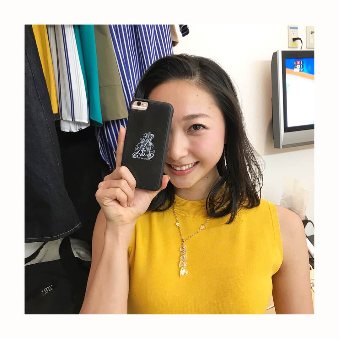 畠山愛理さんのインスタグラム写真 - (畠山愛理Instagram)「今使っているiPhoneケース📱 手触りはサラサラなのにペタッと壁にくっつけられるんです✨みんなで写真を撮る時やメイクをちょこっと直したい時などとっても助かってます☺️♡ #waylly#ウェイリーでセルフィー」2月12日 23時23分 - airihatakeyama