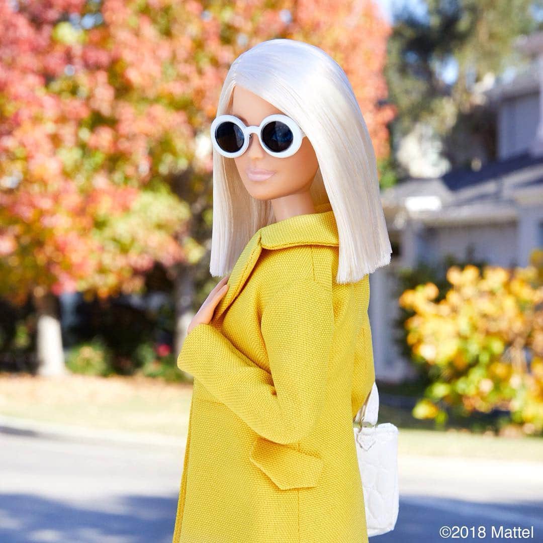 バービーさんのインスタグラム写真 - (バービーInstagram)「A colorful coat will brighten up any day! 💛 #barbie #barbiestyle」2月13日 5時11分 - barbiestyle
