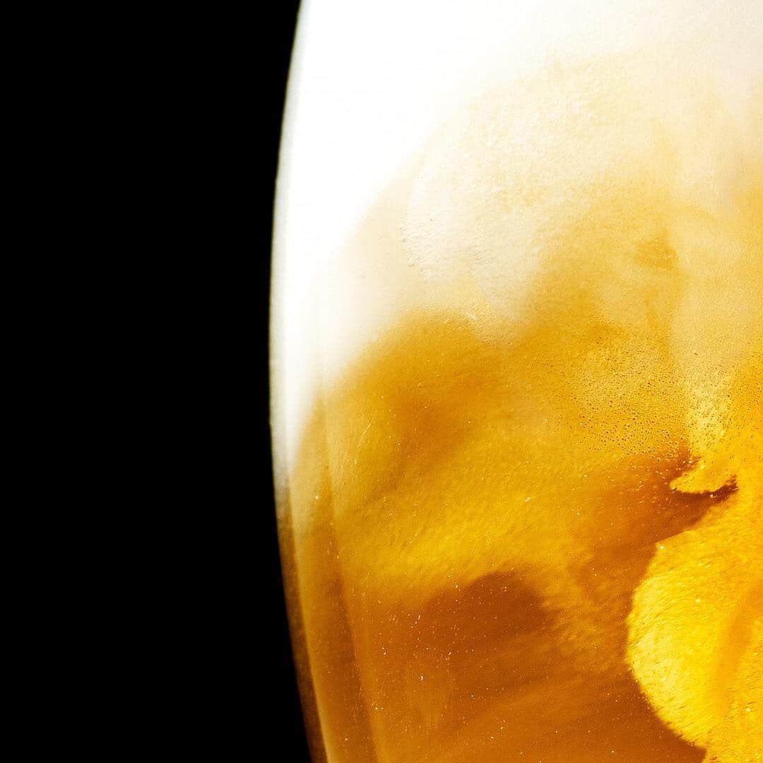 サントリー ザ・プレミアム・モルツのインスタグラム：「* 「神泡。」 ビールのうまさは、泡に出る。 #プレモル #神泡 #惚れたっ」