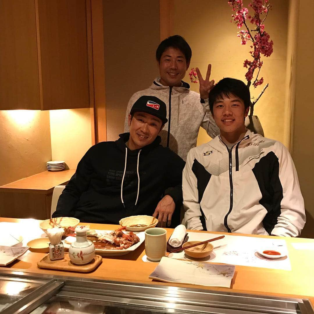 石崎剛さんのインスタグラム写真 - (石崎剛Instagram)「今日は剛さんと才木とご飯！ . いつもありがとうございます😊 為になる話しをいつもしてくれる剛さん！いつも感謝しています^ ^ . #阪神 #石崎剛  #西岡剛 さん #才木浩人」2月13日 22時44分 - tsuyoshi_0909