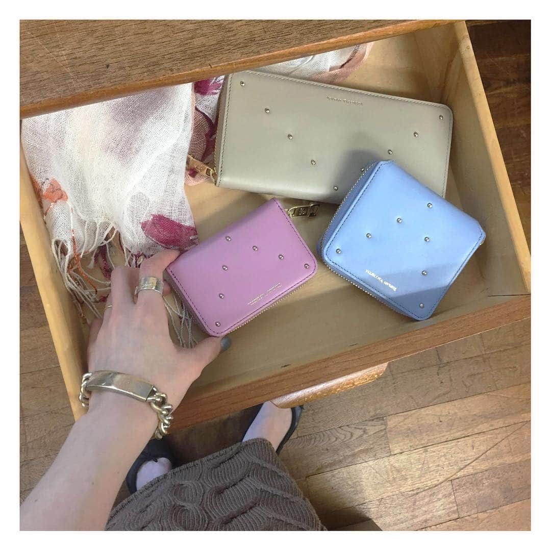 TOPKAPI / トプカピさんのインスタグラム写真 - (TOPKAPI / トプカピInstagram)「 【Pre Order Recommend】  (Pink)スムースレザーミニスタッズ付き・キー＆コインケース ¥10,800 商品コード:5111480027  (Blue)スムースレザーミニスタッズ付き・ラウンドファスナー折り財布 ¥15,120 商品コード:5111480026  (Beige)スムースレザーミニスタッズ付き・ラウンドファスナー長財布 ¥19,440 商品コード:5111480025   #wallet#coincase#keycase#2018ss#blue#pink#beige#spring#summer#fashion#japan#topkapi#トプカピ」2月13日 17時39分 - breath_official_