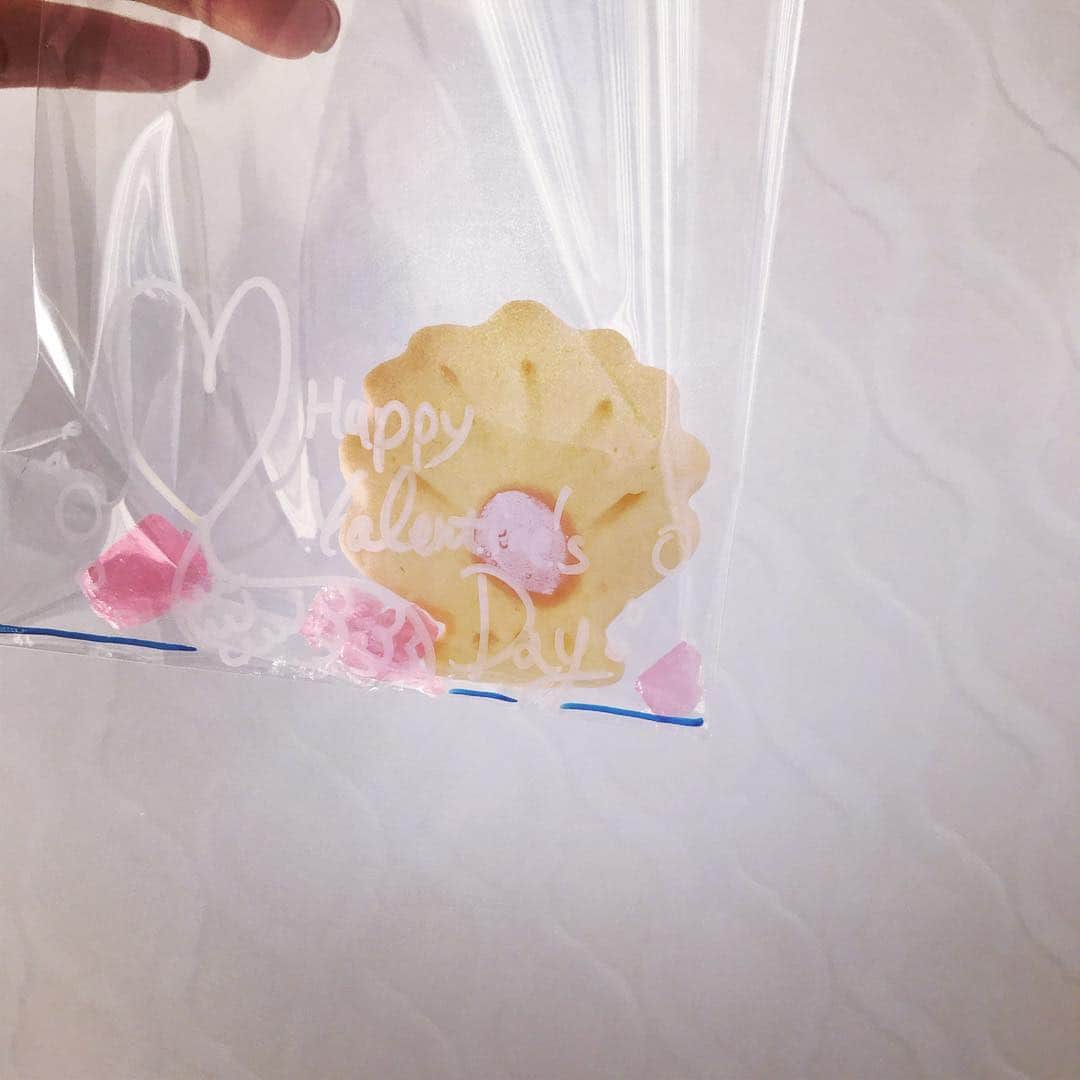 村上沙織さんのインスタグラム写真 - (村上沙織Instagram)「happy valentine's day. ・ ・ ・ 🏖🐟🐠💐 #valentineday #バレンタイン」2月14日 7時34分 - rosysaorimonster