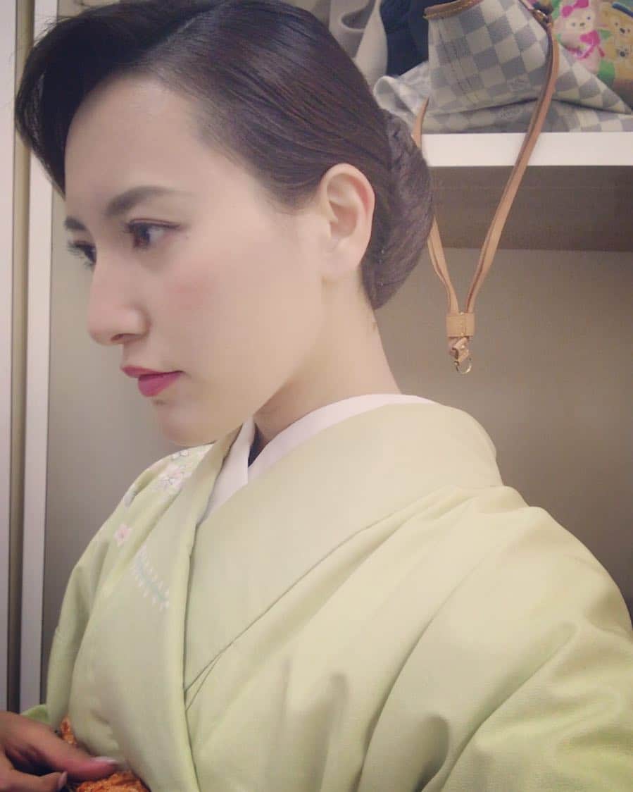 松本リコのインスタグラム：「・ ・ ・ ・ お着物着付教室っ！ 自分のお着物も買ったし そろそろ着れるように なったかな|ω･`)？ ・ 家でも練習しよーと♪ ・ ・ ・ #着物 #japanesegirl #japangirl  #japanesemodel #japanmodel #yahoo #お洒落 #インスタグラマー  #インフルエンサー #撮影 #ハーフ顔 #ハーフモデル #fashion #通販モデル #ファッション #楽天 #通販」
