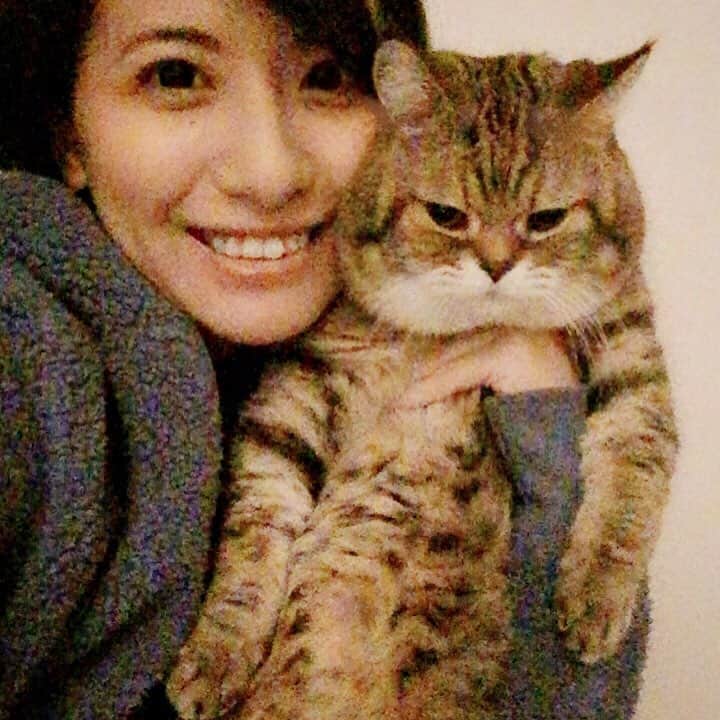 矢部あやのインスタグラム：「久しぶりにカヲルくん捕まえたら 囚われた宇宙人みたいな顔してる…(´･ω･`)」