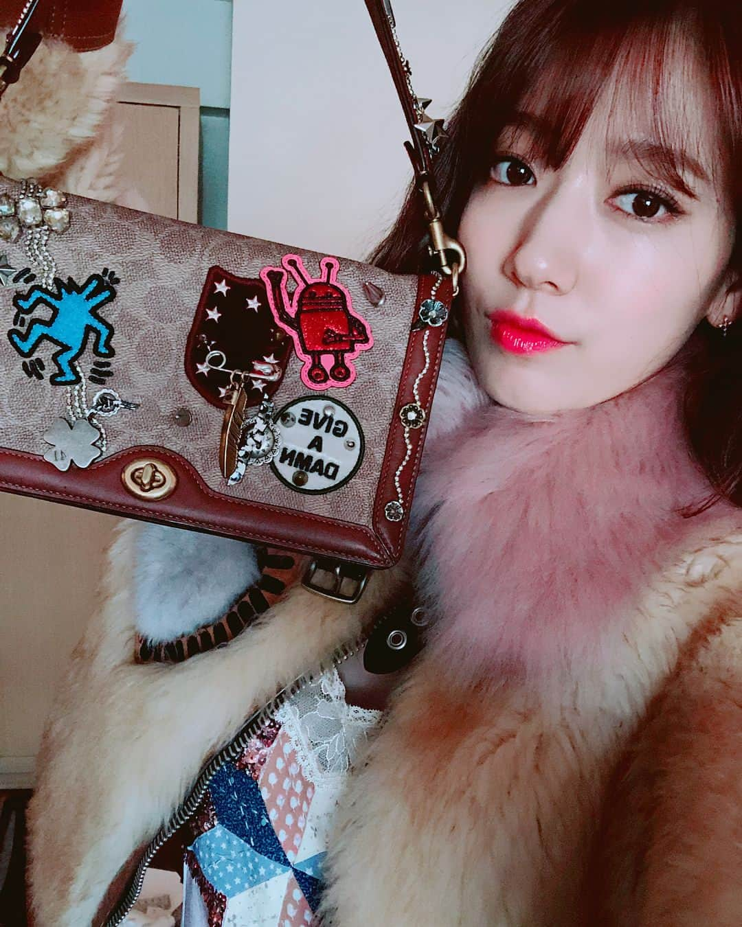 パク・シネさんのインスタグラム写真 - (パク・シネInstagram)「#COACHFW18 #COACHBAG I got a gift. Thanks Coach💕」2月14日 5時16分 - ssinz7