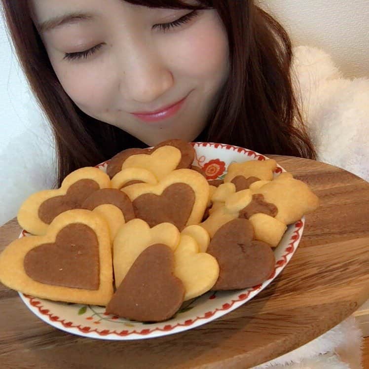 のインスタグラム：「ハッピーバレンタイン♫ 今年は手作りしたよ！  バレンタインデーということで、星野さんから、手作りクッキーの写真を皆さんにお届け😍  #バレンタイン #クッキー #乃木坂46 #星野みなみ #写真集  amzn.to/2GTJGeH」