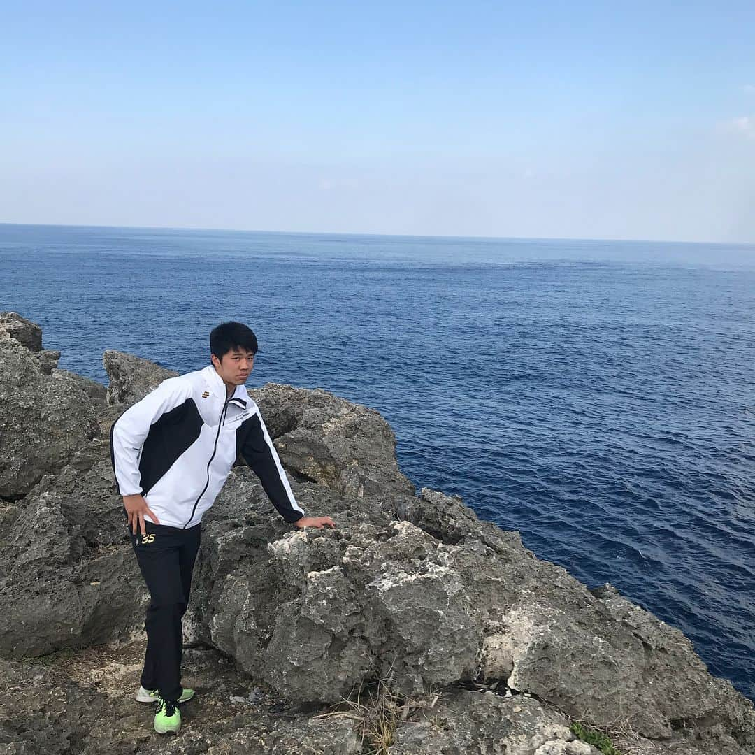 才木浩人さんのインスタグラム写真 - (才木浩人Instagram)「朝から近くの灯台までお散歩🚶‍♂️ 今日の沖縄お暑いです #小野さん #馬場さん #ハッピーバレンタイン」2月14日 12時20分 - hiroto_saiki