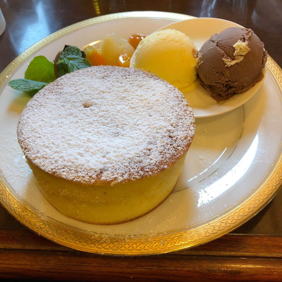 和田毅さんのインスタグラム写真 - (和田毅Instagram)「ホットケーキです^_^ インスタ映えする！と言って写真撮ってる笠谷(^ ^) #デザート #2人でお昼食べました #おいしいと言ってます #インスタやってるのは秘密」2月14日 12時49分 - tsuyoshiwada.21
