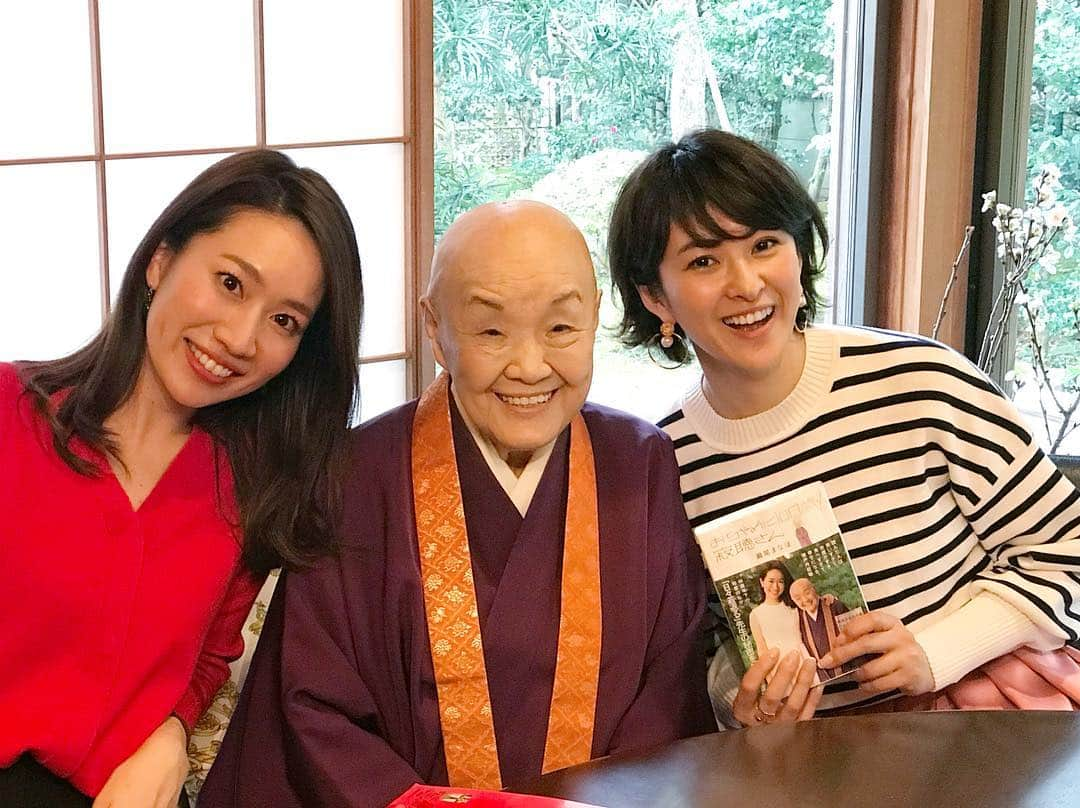 秋本祐希さんのインスタグラム写真 - (秋本祐希Instagram)「そしてそして 対談のきっかけとなってくれた 瀬戸内寂聴先生の秘書 瀬尾まなほさん☺︎ 美人さんでしょ❤︎✨ まなほさんが66歳差の寂聴先生との日常を綴った おちゃめに100歳！寂聴さん 笑いながら一気読みしてしまいました☺︎ これまた 先生のチャーミングさが伝わるあったかいお話 目に浮かぶような まなほさんの文章や絵のセンスも 心にまっすぐ入ってきました。 対談時の3人での女子トーク ほんとに楽しかった☺︎ 先生とまなほさんはきっと今日も笑顔ですね☺︎ @story_love40  #瀬戸内寂聴 さん #瀬尾まなほ さん#寂庵 #おちゃめに100歳寂聴さん #happy」2月14日 13時02分 - ayuuki0908