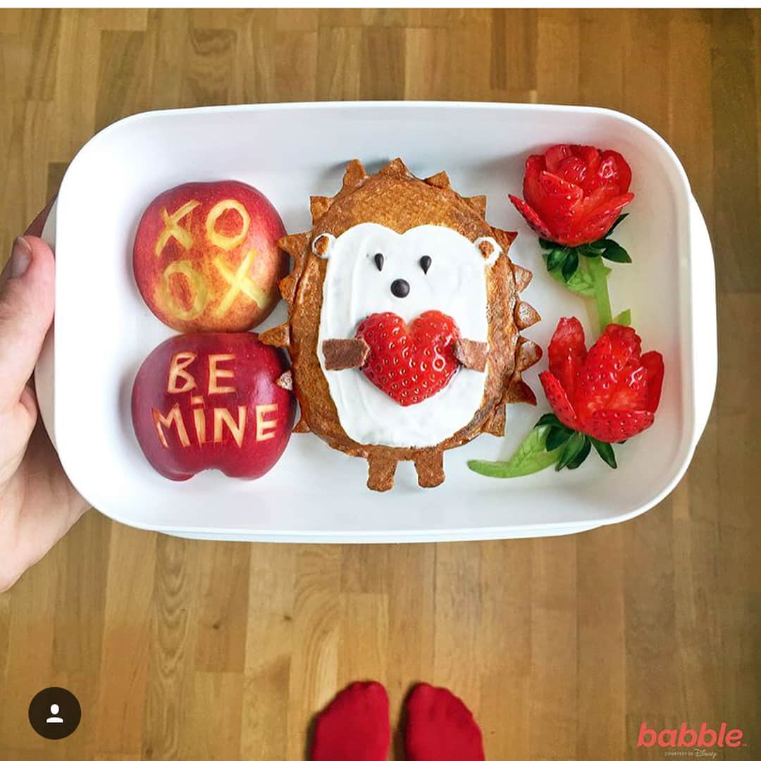 Ida Froskのインスタグラム：「Celebrate Valentine's Day with a Good Hedge-hug Lunch. ❤️Made for @babblemakes for the delightful #lunchboxlove series.」