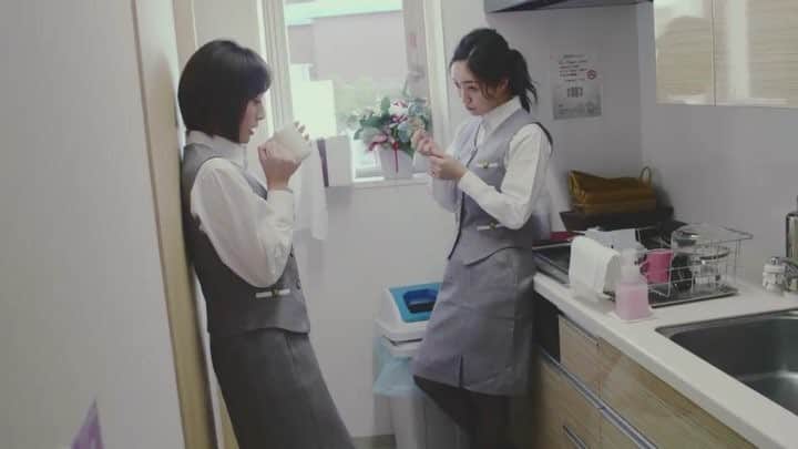小祝麻里亜のインスタグラム：「今日はバレンタインデー💝外出で時間が取れなかったので手軽に作れるガトーショコラを作ったんですが、味見で食べただけでお腹がいっぱいになりました😳🍫甘いのはしばらく良いです…😂笑  そして、ちらっとですが三井ダイレクト損保 さんの広告に出演中です💁‍♀️YouTubeの広告等に現れるそう。シュールな作品に仕上がってます😊😊 ＿＿＿＿＿＿＿＿ #三井ダイレクト損保 #広告#バレンタインデー#YouTube#model#mywork」