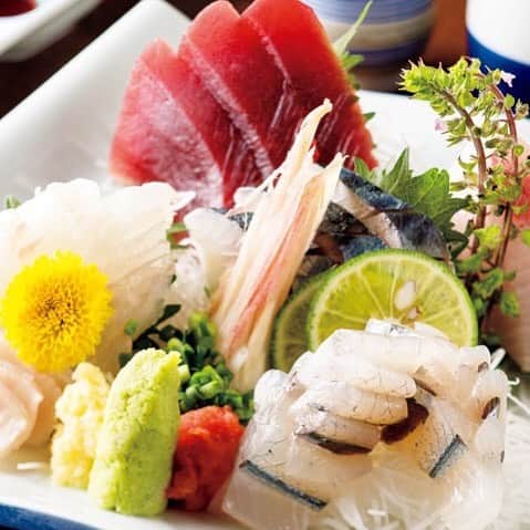 東京カレンダーさんのインスタグラム写真 - (東京カレンダーInstagram)「麻布十番『魚可津』の、おまかせ刺身盛り合わせ。仕入れに応じて新鮮な魚を提供してくれる。 #東京カレンダー #東カレ #麻布十番 #魚可津 #おまかせ刺身盛り合わせ」2月14日 21時11分 - tokyocalendar