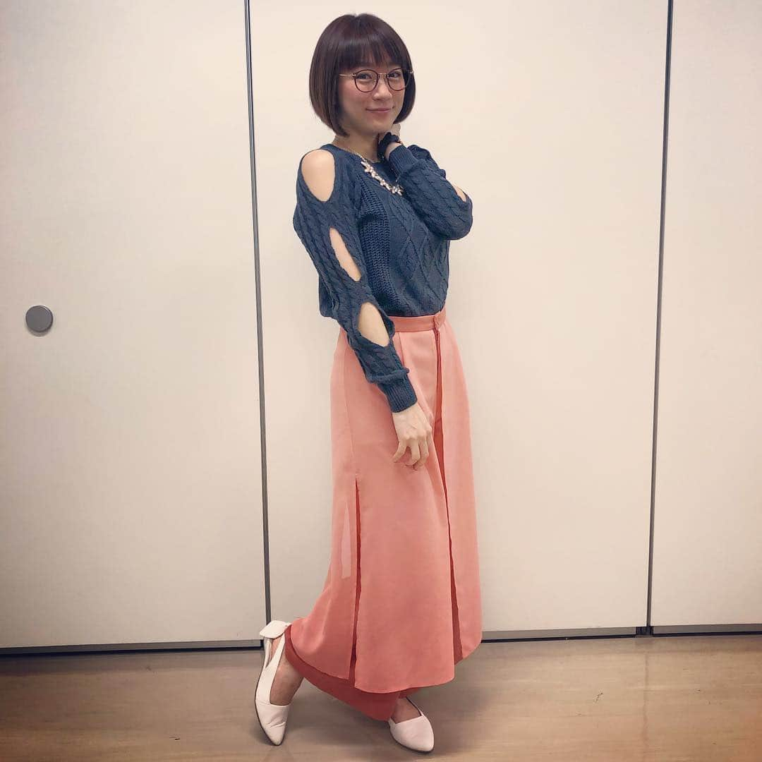 時東ぁみさんのインスタグラム写真 - (時東ぁみInstagram)「春が近づいてきてる🌸 肩出しニットに春色のパンツ🌸 ・ あとは暖かくなるだけ！！ ・ #時東ぁみ #イベント #event #mc #司会 #衣装 #laymee #春 #spring  #春色 #肩出し #肩出しニット #knit #pants #三十路祭り #載せたい写真 #ありすぎて #遅くなりました #🌸」2月15日 8時15分 - amitokito