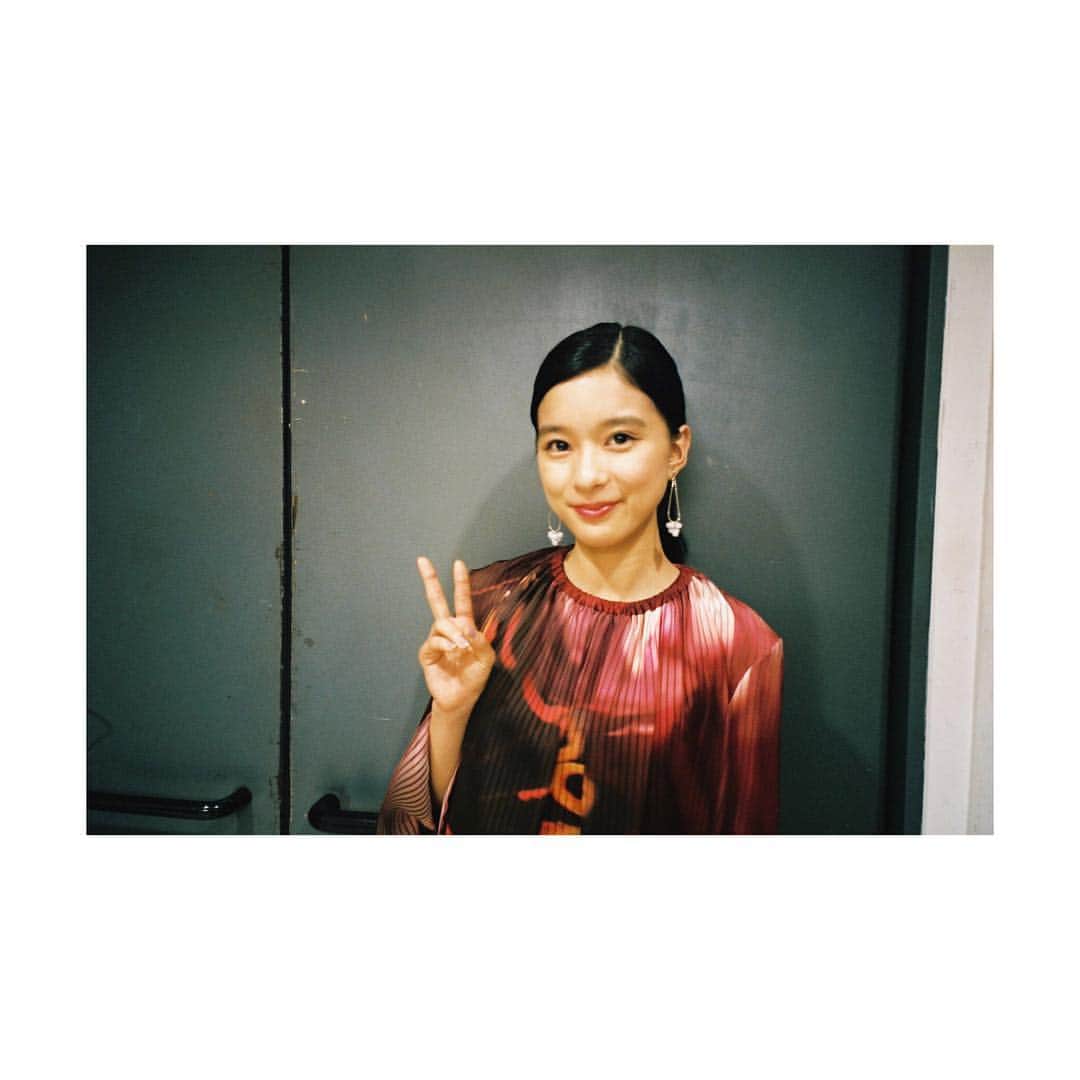 芳根京子さんのインスタグラム写真 - (芳根京子Instagram)「今日は海月姫。 今更ですが完成披露試写会の時の衣装はクラゲイメージで選びました。  #film #海月姫」2月15日 8時29分 - yoshinekyoko
