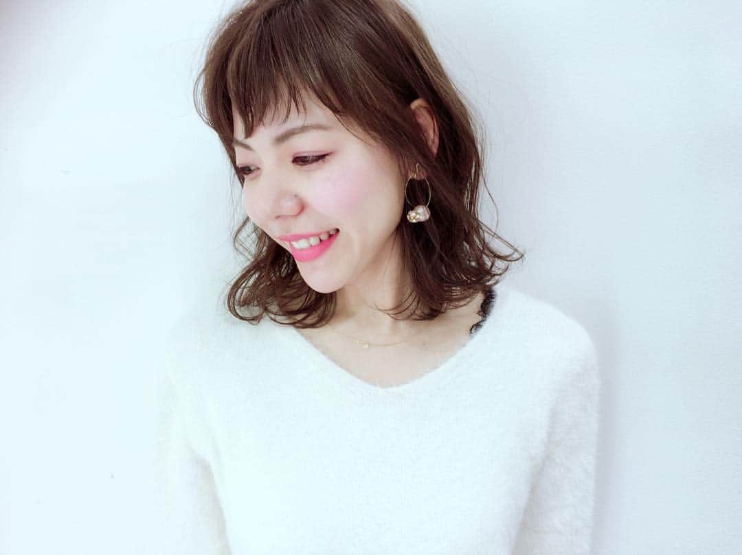 のインスタグラム：「カット&カラー&パーマ♫  #奈良 #高の原 #美容院 #美容室 #ヘア #ヘアアレンジ #ボブ #サイドシルエット #撮影 #サロモ #hair #hairstyle #アレンジ #美容師 #奈良お釈迦わ部 #カット #ヘアスタイル #髪型 #アッシュ #ハピネス #くせ毛 #活かす #くせ毛カット #エヌドット #バイオレット #グレージュ #パーマ #クリープパーマ #デジタルパーマ #デジパ」