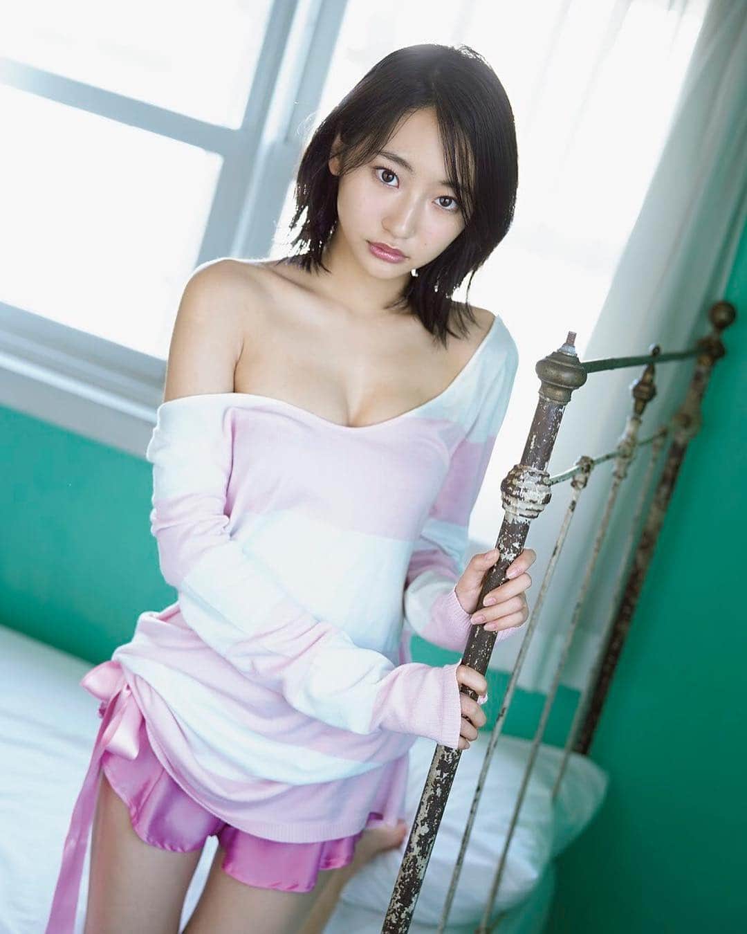 週刊少年マガジンのインスタグラム：「発売中の週刊少年マガジン11号のグラビアは #武田玲奈 さん！ クオカを50名様に！ 着用衣装やサイン入りチェキなどが当たるプレゼントも！詳しくは週刊少年マガジンをご覧ください！  #本誌非掲載カット」
