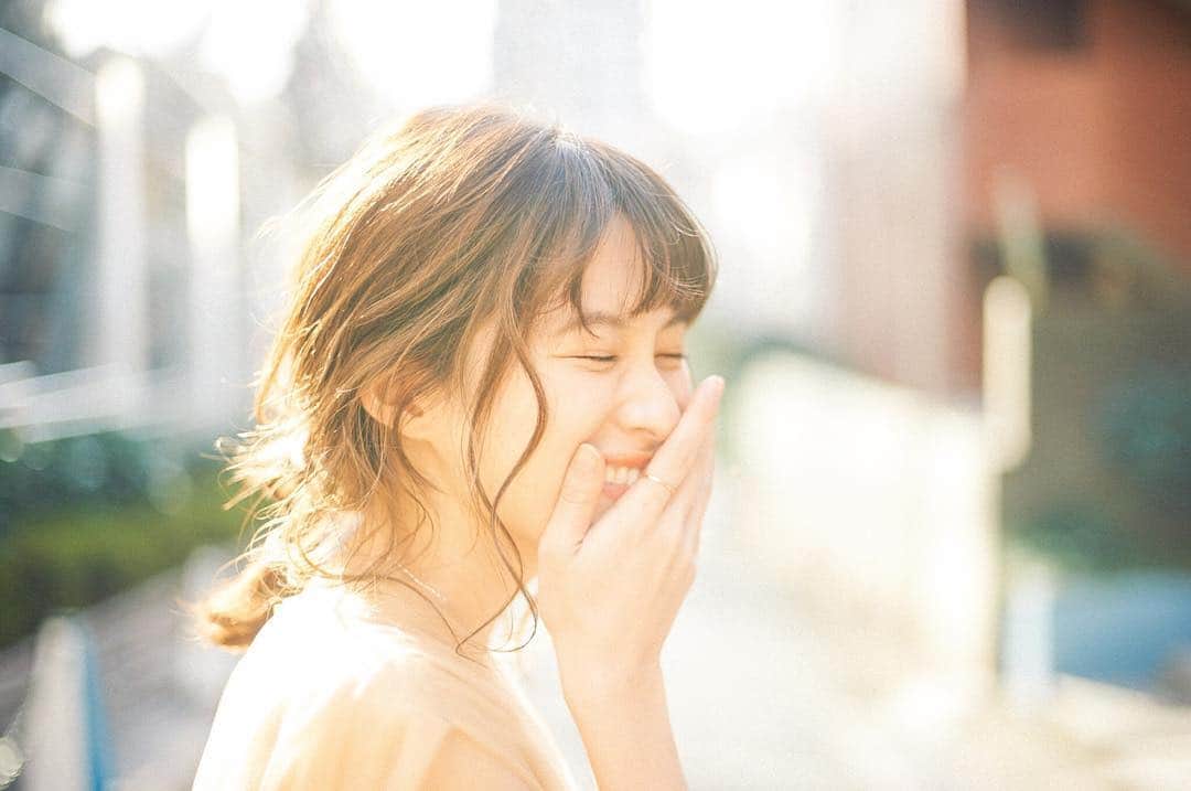 花盛友里のインスタグラム：「Such a cutie;) . . . Model @misatoy  Hair and makeup @souman_natsuko  Styling @st.akanekoizumi  Writer @yukokagami . . #girl #japan #portrait #japanese」