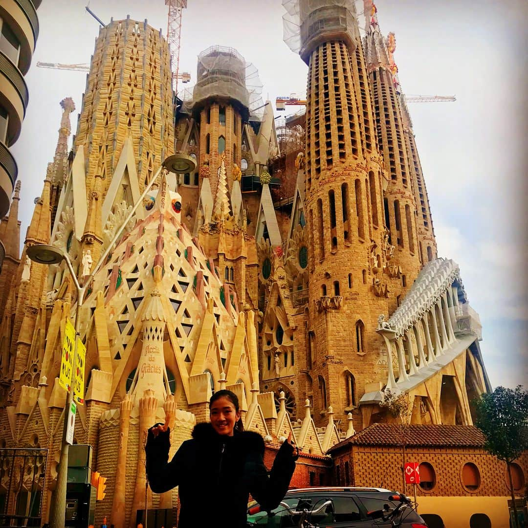 馬場彩月さんのインスタグラム写真 - (馬場彩月Instagram)「Perfection. #Gaudí #spain #barcelona #Lapedrera #casamilan #sagradafamilia ガウディはん」2月15日 21時16分 - sazuki_vivian