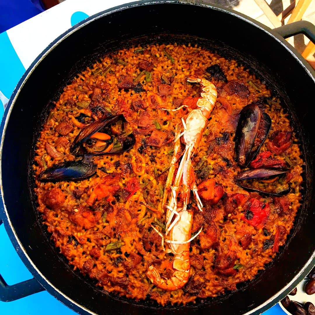 馬場彩月さんのインスタグラム写真 - (馬場彩月Instagram)「#foodporn #barcelona #spain #paella #español #hola #パエリア何回食ってんねん #🙋‍♀️#oyster #razolfish Thank you for the information @r_nkns 💋 #germansausage  #frankfurt」2月15日 21時38分 - sazuki_vivian