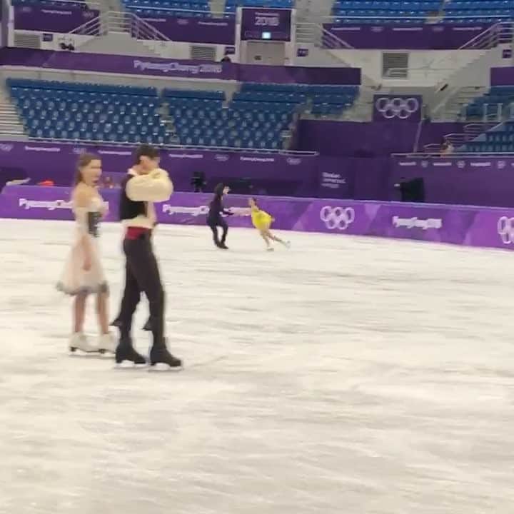 コートニー・マンスールのインスタグラム：「Olympic practices are going well 👍 . . . . @pennycoomes thanks for the video!!!! #olympics #2018 #practice #czech #czechteam」