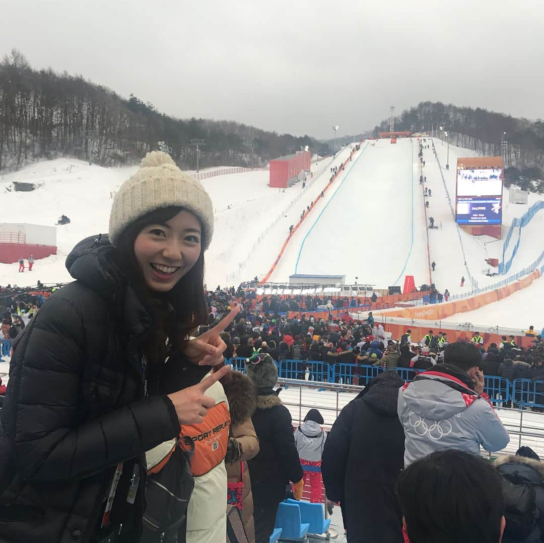 内田嶺衣奈さんのインスタグラム写真 - (内田嶺衣奈Instagram)「昨日は、スノーボード男子ハーフパイプ決勝で平野歩夢選手が見事銀メダル✨ 予選からハイレベルでしたが、さらにハイレベルな決勝(>_<)！！ アメリカ🇺🇸ショーン・ホワイト選手と、最後の最後までどちらが勝つかわからない痺れる戦いでした！！ 今出来る事は全て出せたと思うと平野選手。攻めの姿勢を貫く姿に釘付けでした👀✨ そしてスピードスケート女子1000mでは小平奈緒選手が銀メダル、高木美帆選手が銅メダル！ さらにノルディック複合で渡部暁斗選手が銀メダル✨ おめでとうございます！！ 今日はカーリング会場から中継でした☺︎！がんばれニッポン🇯🇵 #PyeongChang #オリンピック #メダルラッシュ #ハーフパイプ #予選は快晴☀️#決勝は曇り空☁️」2月15日 20時01分 - reina.uchida