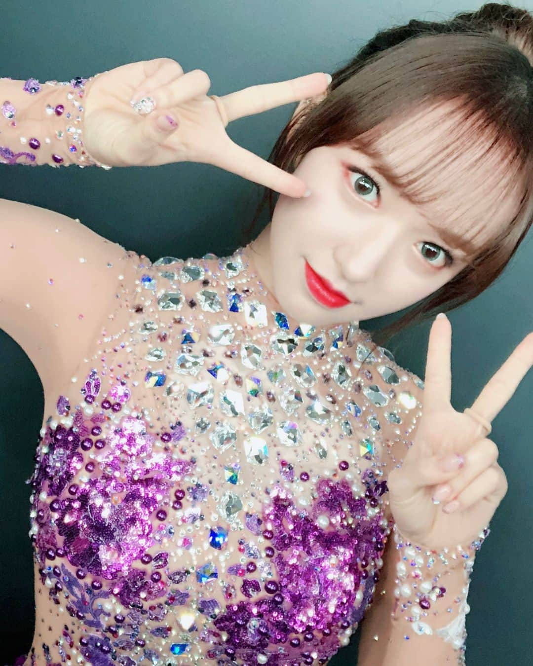 ソンソのインスタグラム：「먼저 #설날 여러분 #새해 복 많이 받으세요~이번 설날 #아육대 에서 오랜만에 #리듬체조 도 하게되었는데 저한테 기대많이 했는데 이번에 좀 실망을 드린 것 같아요 ㅠㅠ 그래도 이번에 즐기면서 재밌게했어요!!!! 너무 좋은추억이 되었어요!!! 항상 하면서 좋은언니, 동생, 친구 만날수있고 선생님도 뵐수있었고! 저와 2년동안 함께 고생하셨던 선생님 그리고 이번에 함께 하셨던 선수분들 고생많았어요!!! 너무 축하하고 모두모두 설날 해피!!!! 우리팬분들도 걱정 많이 하셨는데 너무 걱정 안해도 돼요 이제! #우정 너무 고마워요!!!!」