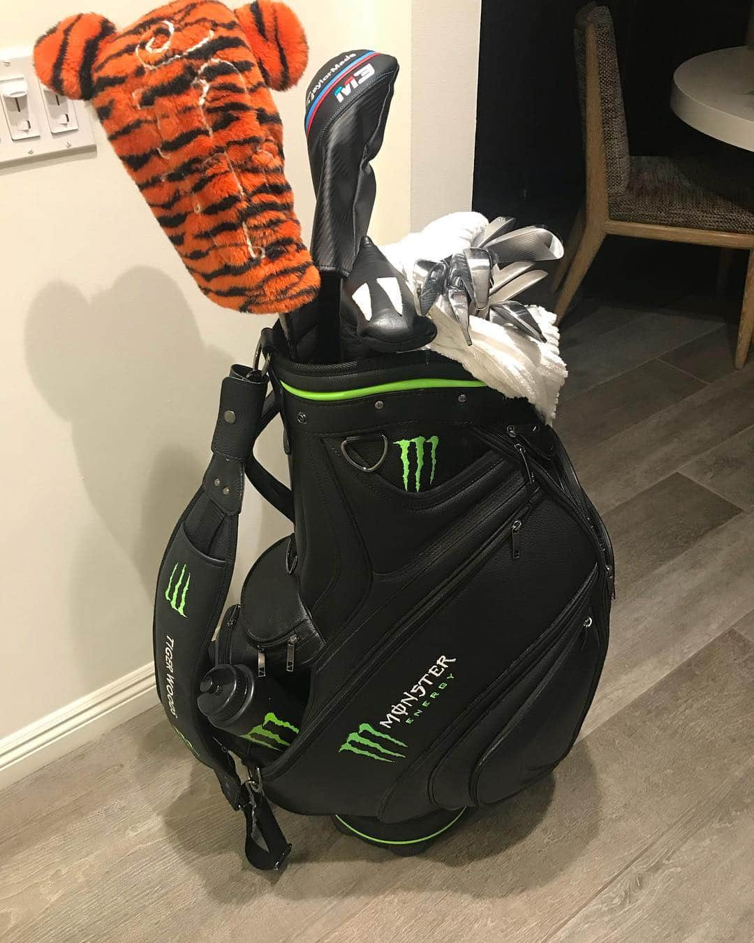 タイガー・ウッズさんのインスタグラム写真 - (タイガー・ウッズInstagram)「‪Frank likes his new bag. #GenesisOpen‬」2月15日 22時43分 - tigerwoods