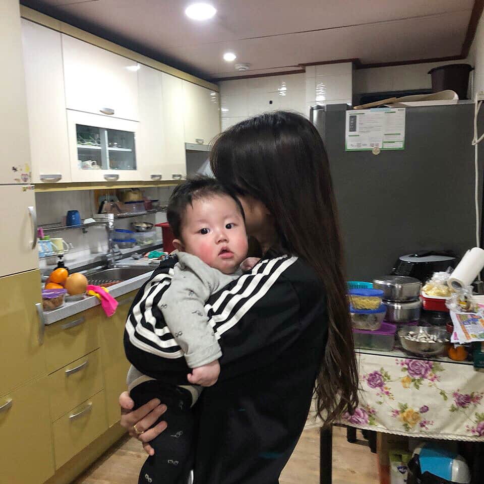 カン・ギョンミンさんのインスタグラム写真 - (カン・ギョンミンInstagram)「너무 카와이해이이이 ...💕👶🏻💕 팔 아파도 ,, 계속 안고싶다 (〃ω〃)」2月15日 23時09分 - kkmmmkk