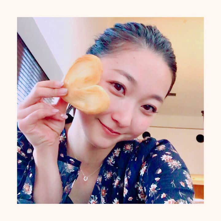 畠山愛理さんのインスタグラム写真 - (畠山愛理Instagram)「今日お母さんと食べたランチで季節コースというのを頼んだらハートがいくつか♡バレンタインの月ですもんね🍫❤️昨日だったけど昨日はしゃぶしゃぶ🍖笑 今日の方がバレンタイン感☺️ #ハート」2月15日 23時55分 - airihatakeyama