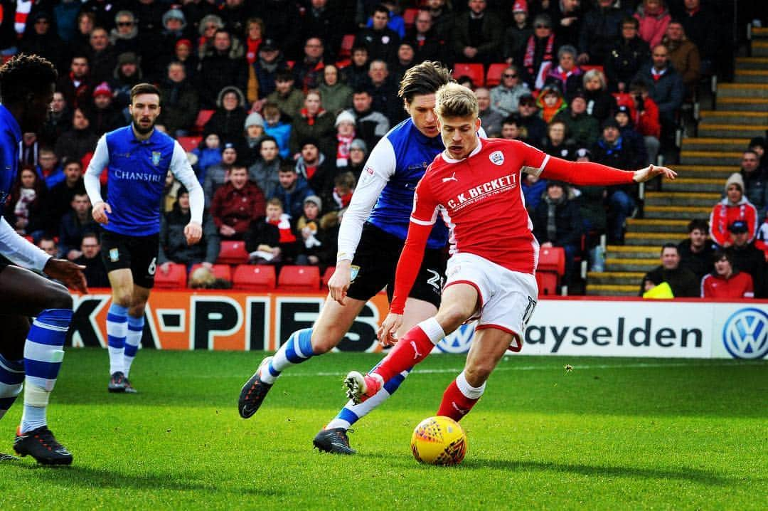 ロイド・イスグローヴさんのインスタグラム写真 - (ロイド・イスグローヴInstagram)「Big games coming up🕺🏼⚽️🏃🏼‍♂️💨」2月16日 4時37分 - lloydisgrove