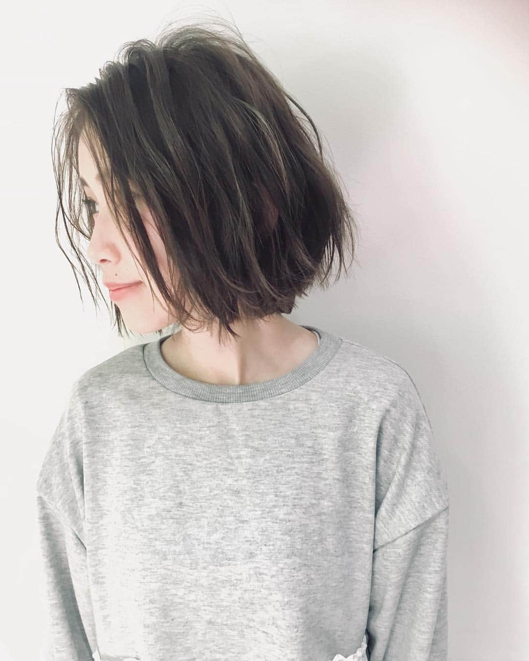 のインスタグラム：「カット&カラー&パーマ♫  #奈良 #高の原 #美容院 #美容室 #ヘア #ヘアアレンジ #ボブ #サイドシルエット #撮影 #サロモ #バレイヤージュ #ウィービング #アレンジ #美容師 #奈良お釈迦わ部 #外国人風カラー #ヘアスタイル #髪型 #アッシュ #ハピネス #くせ毛 #活かす #くせ毛カット #エヌドット #バイオレット #グレージュ #パーマ #クリープパーマ #デジタルパーマ #グレージュ」