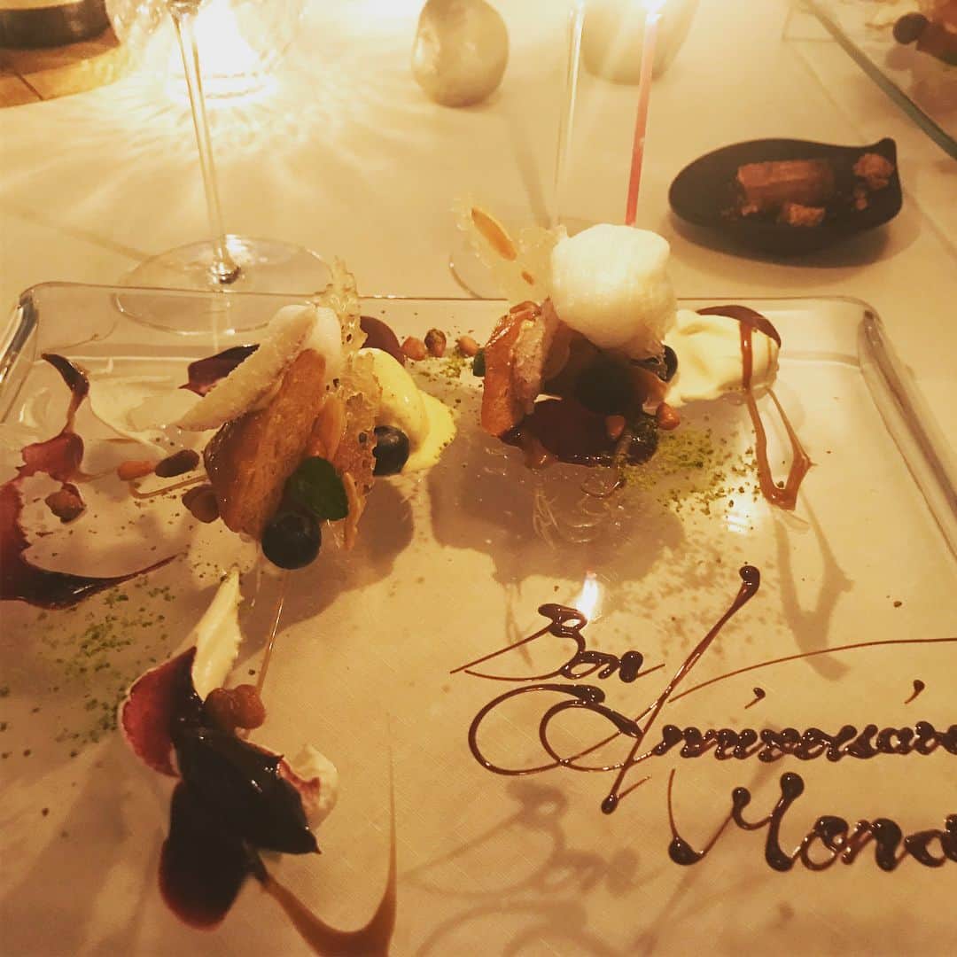 山本モナさんのインスタグラム写真 - (山本モナInstagram)「誕生日の夜は、大好きなエスキスへ。お料理、ワイン、サービス、すべてが最高。  #esquisse #リオネルと若林さんと #久しぶりに成田さんにも会えた #こんな素敵な夜をプレゼントしてくれた主人に感謝！」2月16日 10時05分 - monayamamoto