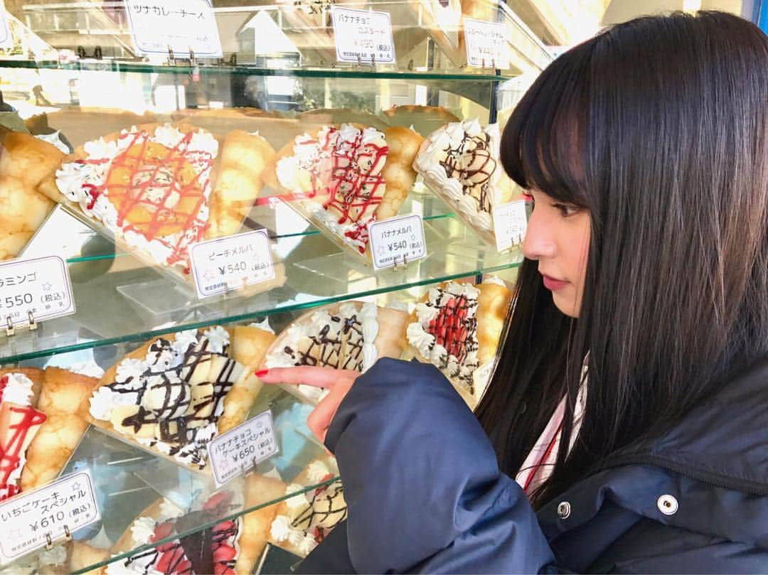 大幡しえりさんのインスタグラム写真 - (大幡しえりInstagram)「雑誌の撮影中✨ 素敵な写真撮っていただいてます〜 とっても楽しみ！！ バナナチョコスペシャル指してるように見えるけど本当はイチゴケーキスペシャルです〜美味しかった〜💓 #今日の衣装素敵すぎ #お楽しみに☺︎ #豊島園  #メイクは大好きな #ジョージ さん💘」2月16日 11時32分 - shieri_ohata_